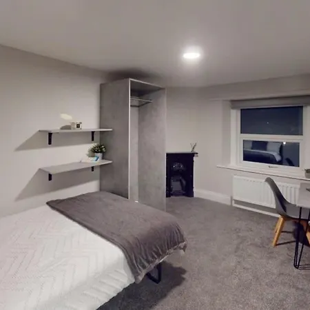 Queens Road Seven Bedroom Flat *