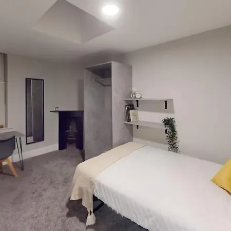 Queens Road Seven Bedroom Flat