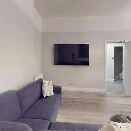 Queens Road Seven Bedroom Flat בריסטול