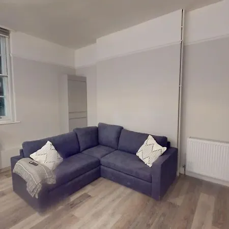 Будинок відпочинку Queens Road Seven Bedroom Flat Бристоль