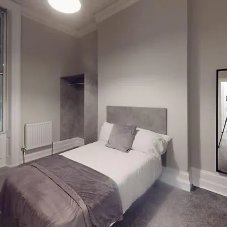 Будинок відпочинку Queens Road Seven Bedroom Flat *