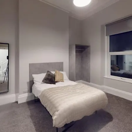 Queens Road Seven Bedroom Flat *