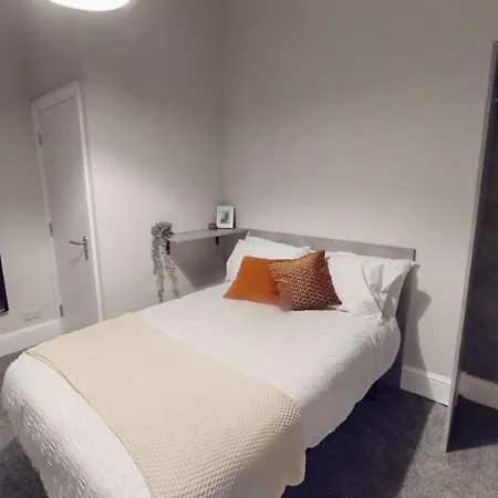 Будинок відпочинку Queens Road Seven Bedroom Flat Бристоль